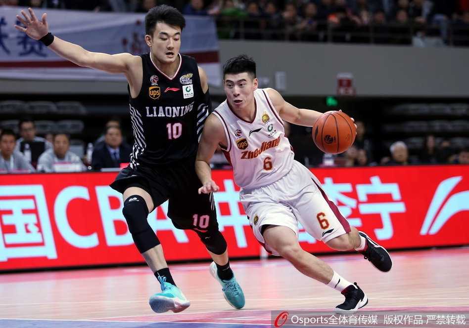 威姆斯准绝杀掀翻领头羊,浙江青年军终结辽宁七连胜 郭艾伦持球快速突破,身影如风,面对浙江队双人包夹毫无惧色