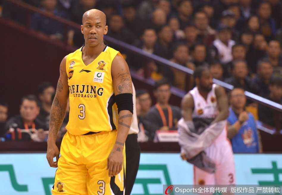 山东高速主场狂胜北控完成复仇,丁彦雨航复出闪耀赛场 张春军底角三分出手果断,作为防守尖兵在进攻端同样给予球队坚实支持。