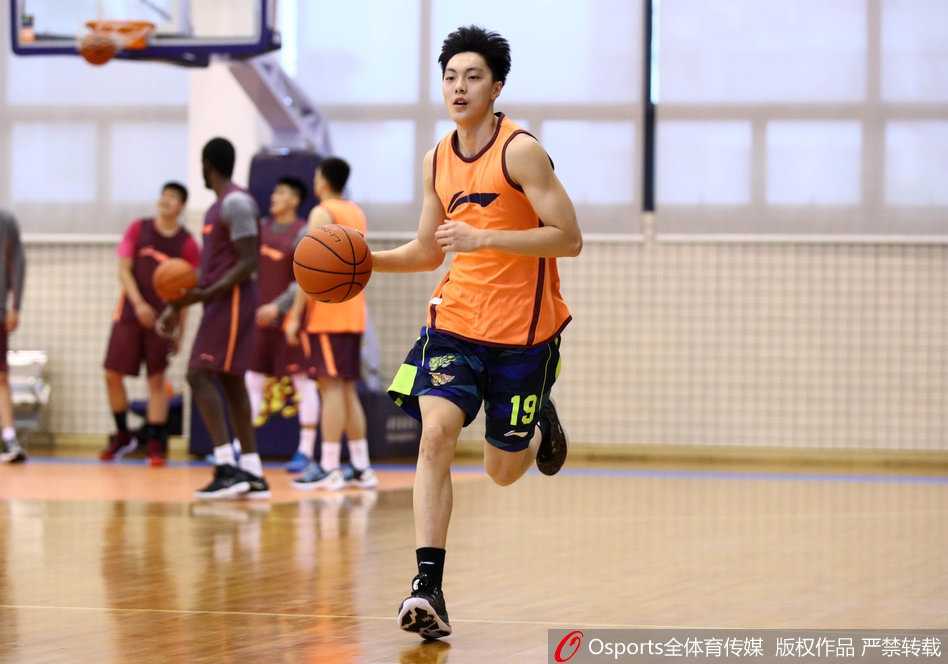 尼克尔森在训练中秀出柔和投篮手感，面对即将到来的恶战，他需要用得分来缓解球队外线不稳定的顽疾。