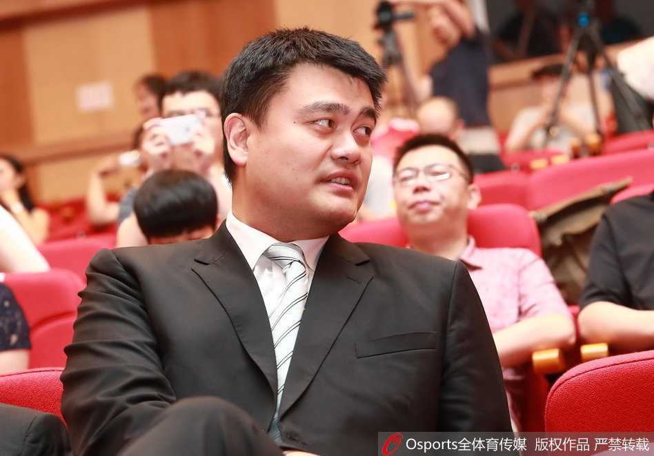 改革巨轮启动:姚明宣布CBA公司独立运营,管办分离开创中国篮球新时代 面对台下众多嘉宾和媒体,姚明发言时目光如炬,举手投足间尽显从容,他用标志性的微笑传递着对新赛季改革落地的十足信心。