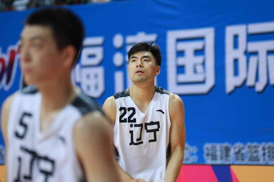 辽篮快攻旋风，白色闪电撕裂对手防线