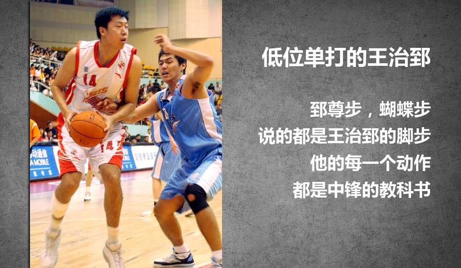 纵横沙场二十年,谁才是CBA赛场上最无解的得分王牌? 易建联在对方内线球员的包夹之下,肌肉紧绷,奋力跃起完成单手劈扣,展现了亚洲顶级内线的绝对力量。