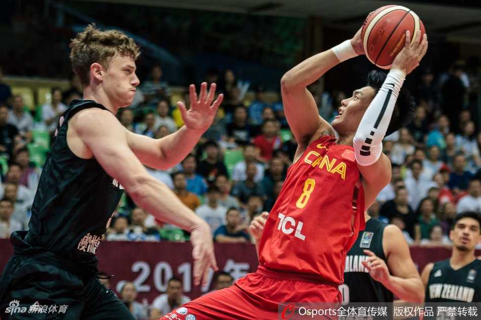 赵睿如闪电般撕裂新西兰防线，以一敌众霸气上篮