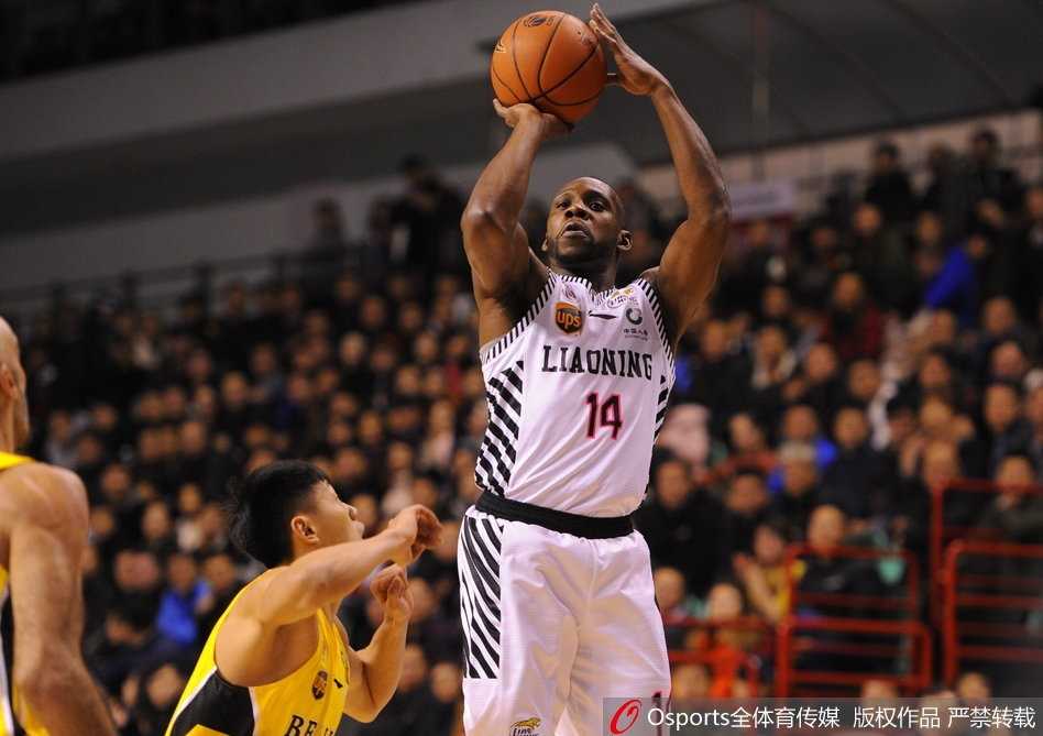 辽篮主场击退北控豪取五连胜,兰多夫回家之战老马空砍准三双 韩德君末节披挂上阵,巨塔般镇守篮下,他一出场便让辽宁球迷吃下了定心丸