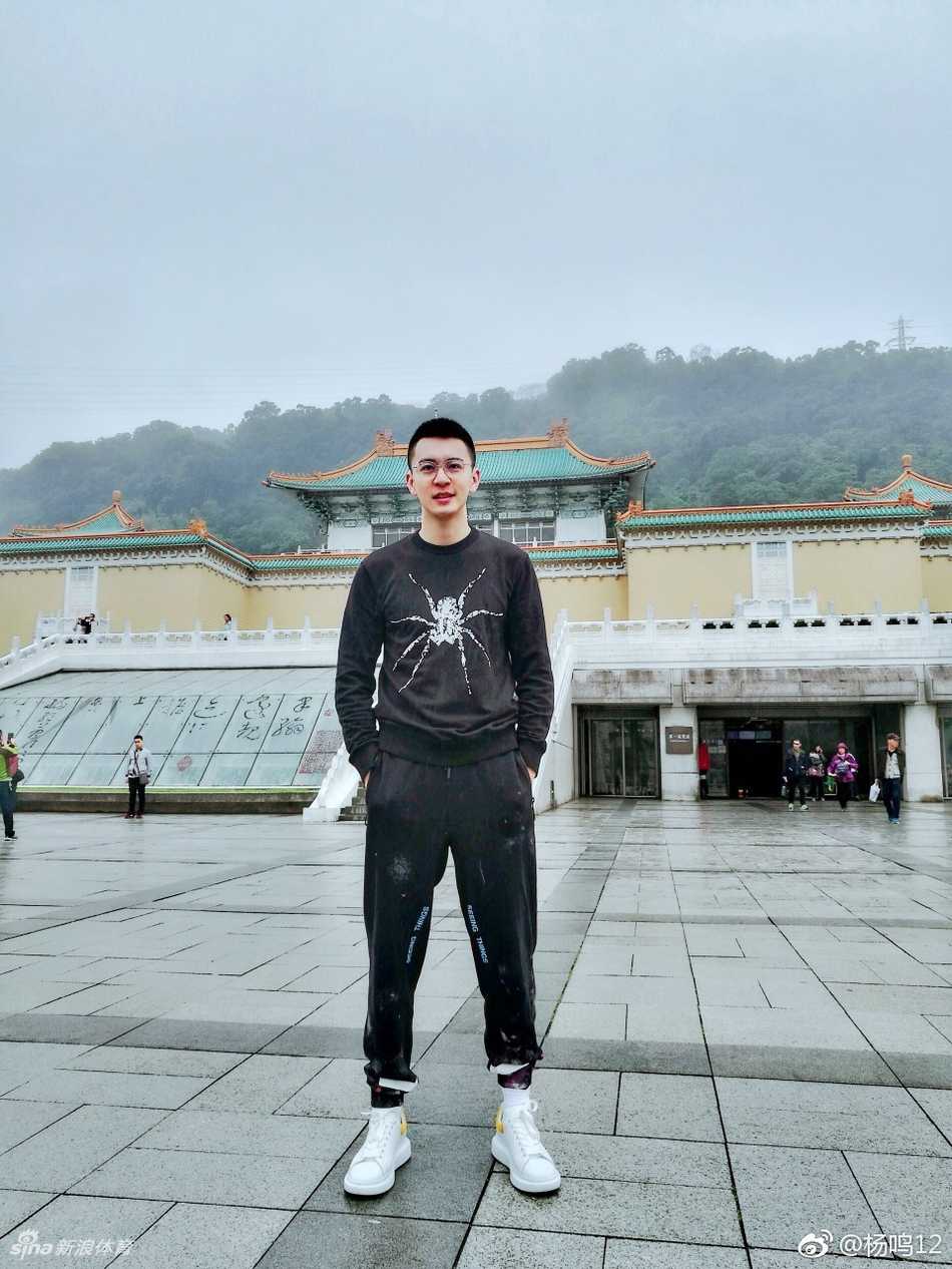 功勋外援哈德森在热身赛中神情专注，紧咬球衣，他的精彩发挥是辽篮能够在落后13分的情况下最终逆转取胜的关键先生。