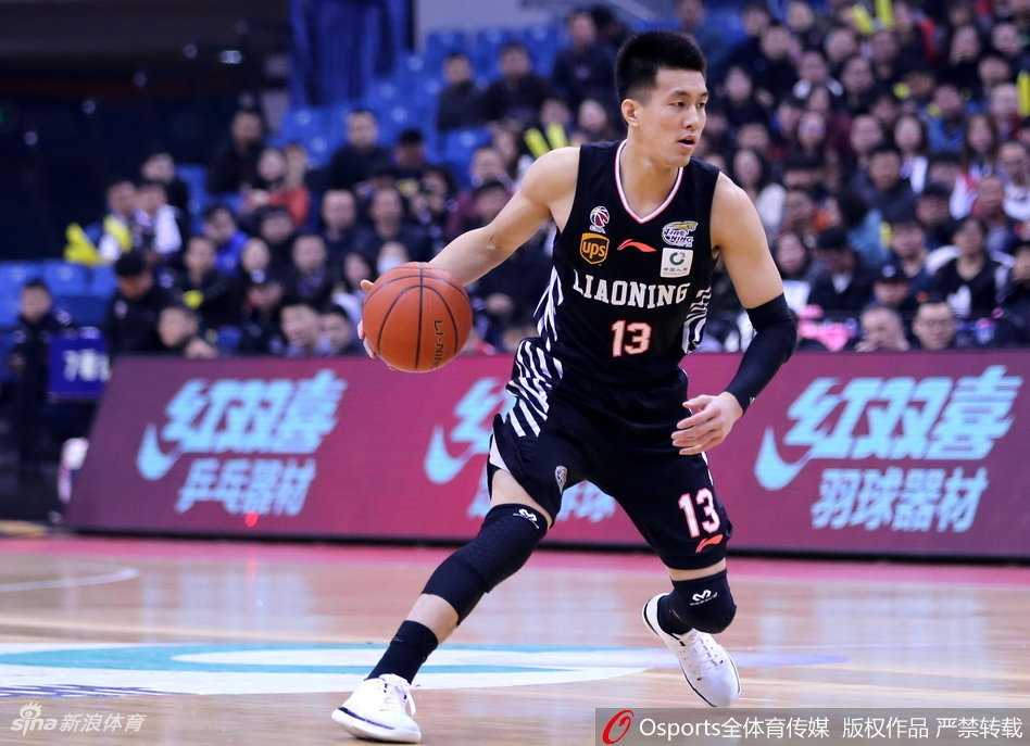辽篮客战青岛上演过山车好戏 郭艾伦哈德森双星闪耀力保胜果 哈德森撕裂青岛防线,电光火石间抛投打板,篮筐都来不及反应
