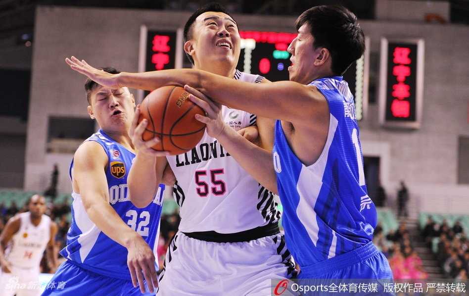 刘志轩底角埋伏，接球后果断出手，三分穿心而过，这致命一击让青岛队的追分希望彻底破灭。