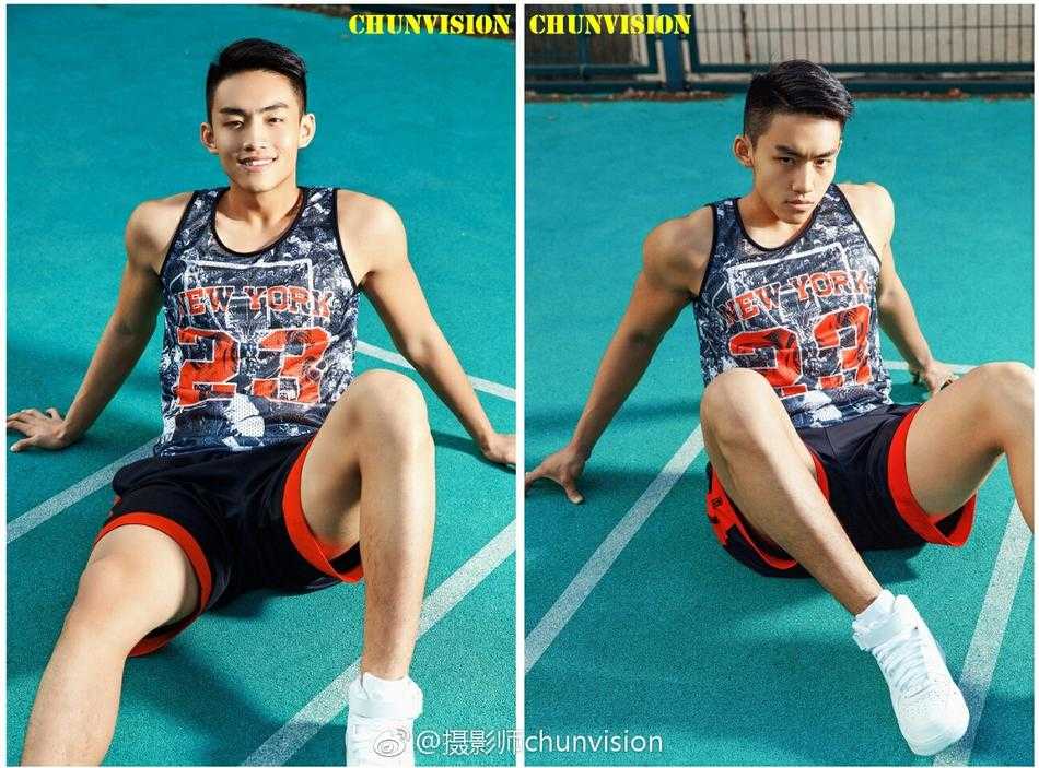 颜值与热爱并存:揭秘那些刷爆网络的篮球少年们 他如同一道黑色的闪电切入内线,尽管防守者奋力封盖,却只能成为他暴力美学背景板,定格在这张充满力量感的照片中。