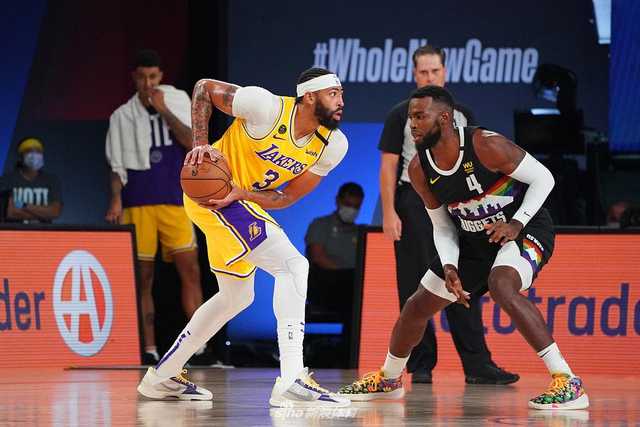 2011湖人热火CCTV5巅峰战：科比末节觉醒难阻三巨头横扫