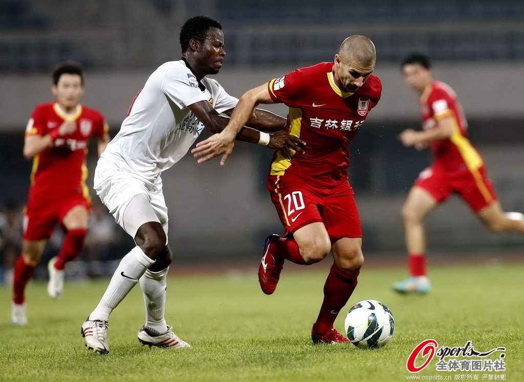 上海海港2-0长春亚泰：谢晖反戈旧主未果，卫冕冠军艰难连胜