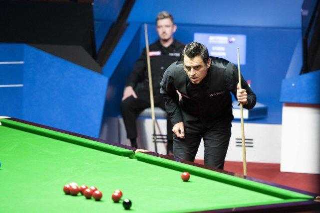 关于奥沙利文 vs 伯德的复盘文章暂时还无法撰写。我仔细查找了奥沙利文近期的比赛信息，暂时没有发现与名叫“伯德”的斯诺克球员交手的记录。