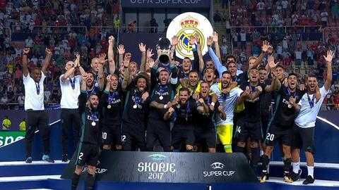 巴萨3-2皇马卫冕西超杯:拉菲尼亚双响定江山,德容飞踹姆巴佩染红 巴萨3-2皇马卫冕西超杯:拉菲尼亚双响定江山,德容飞踹姆巴佩染红