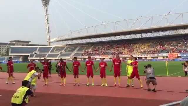 标题:5-2大逆转!扎哈维造三球 富力主场击退亚泰(29字) 标题:5-2大逆转!扎哈维造三球 富力主场击退亚泰(29字)