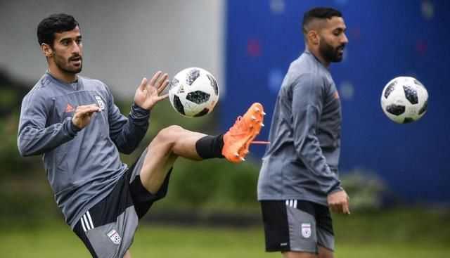 标题：乌龙绝杀！伊朗1-0摩洛哥取世界杯首胜