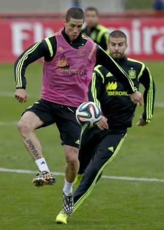 西班牙3-0澳大利亚：卫冕冠军的体面告别与王朝终章