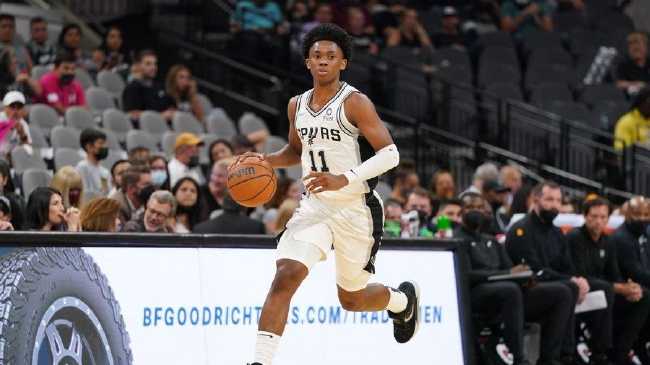 马刺127-99客场大胜掘金，双德合砍52分掀翻丹佛高原