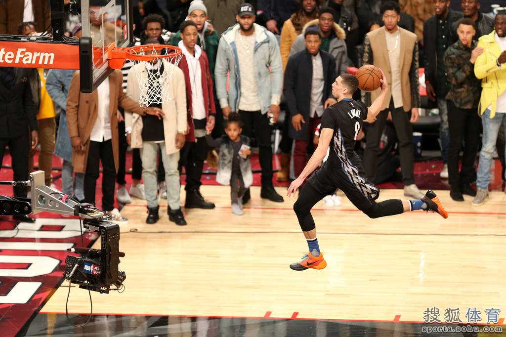 NBA扣篮大赛史上最强对决：拉文双加赛299-291力压戈登卫冕