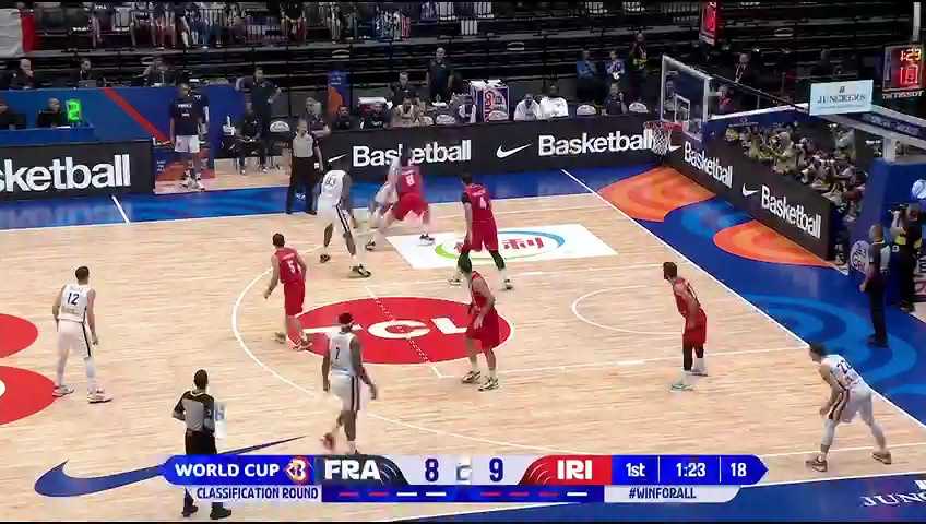 国足2-2绝平伊朗保留出线希望 韦世豪补时救主