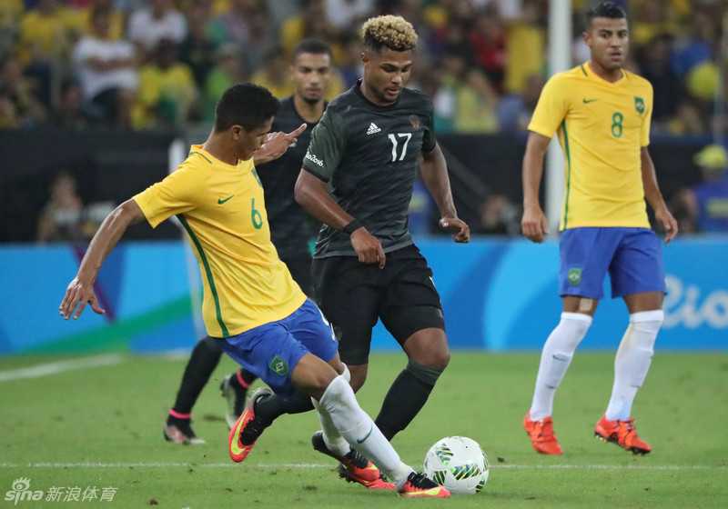 奥运男足4-2复仇！巴西30分钟戴帽击溃10人德国