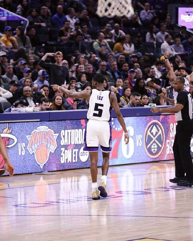 好的，已经为您搜集并整理好资料，以下是基于2026年4月12日NBA常规赛勇士对阵太阳的比赛，为您撰写的赛事复盘报道。