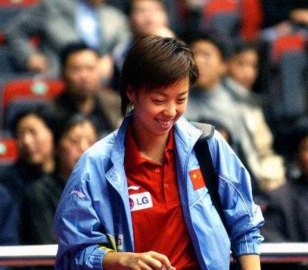 张怡宁“9比0”故意让球，福原爱4局3局惨败！时隔16年真相揭开