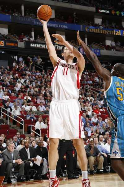 姚明末节23分力挽狂澜，火箭客场114-109破奇才