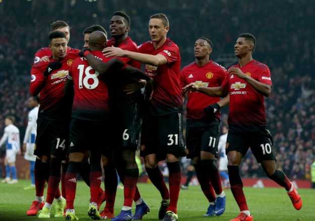 曼联2-0曼城：卡里克新帅首秀德比完胜（30字）