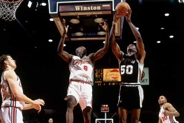 纽卡3-0莱斯特城 欧冠席位重燃希望 狐狸城深陷保级泥潭