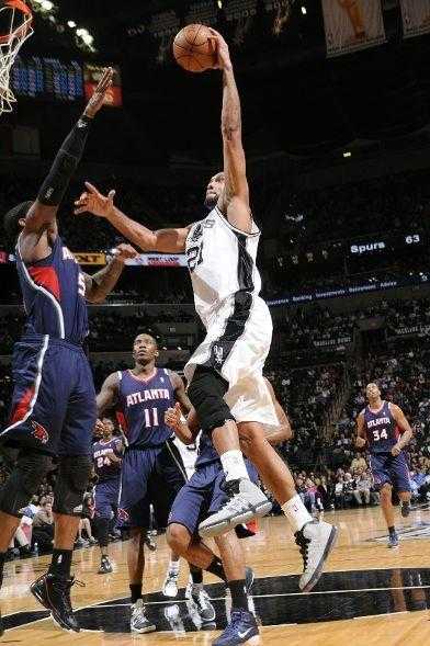 邓肯0.4秒准绝杀！马刺102-100险胜老鹰延续师徒对决传奇