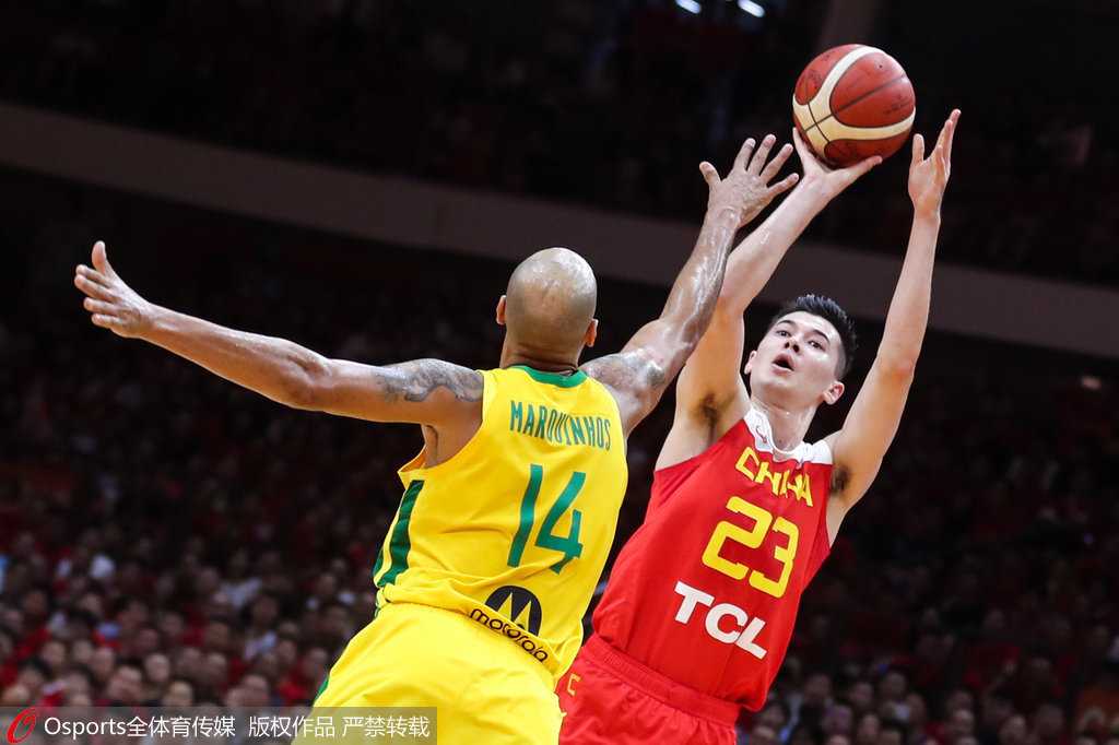 郭艾伦22分难阻男篮末节崩盘，热身赛84-90负巴西