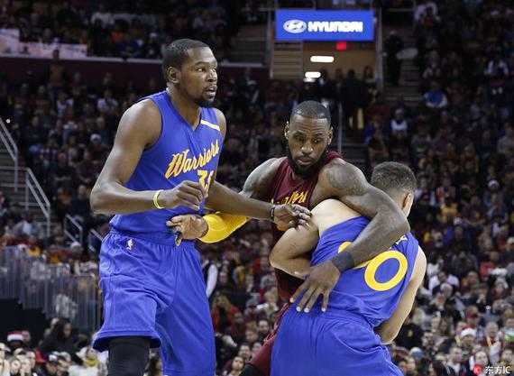 骑士118-111力克勇士锁定季后赛！斯特鲁斯末节两记三分定胜局